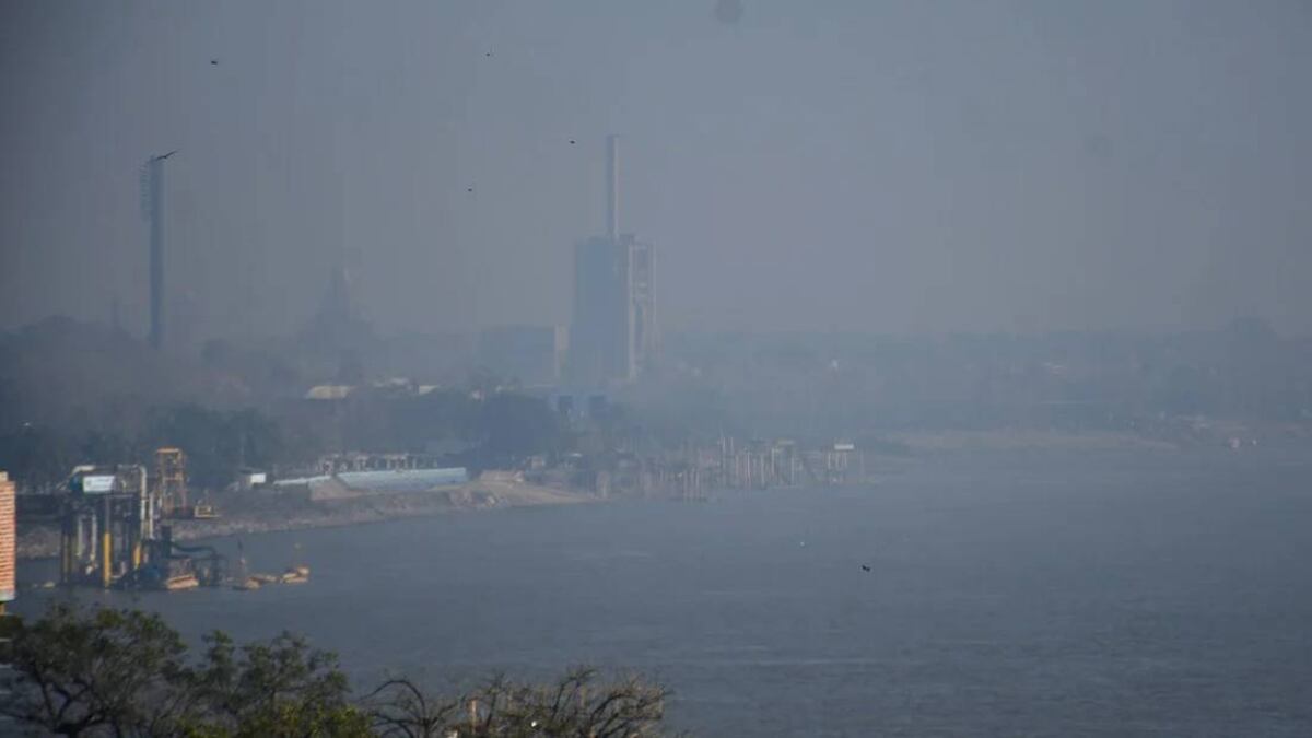 El incendio que llenó a Rosario de humo comenzó hace más de una semana