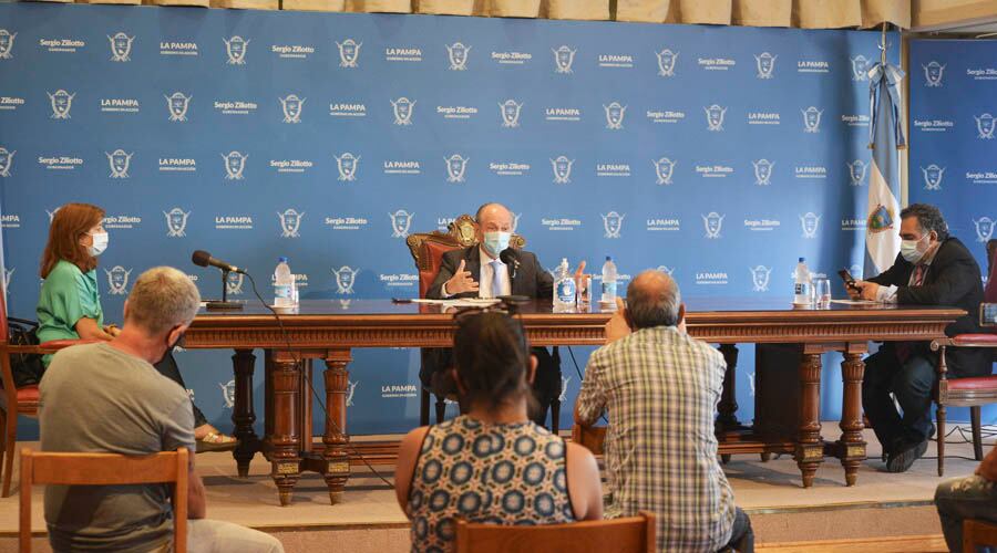 Un momento de la conferencia de prensa realizada esta mañana 