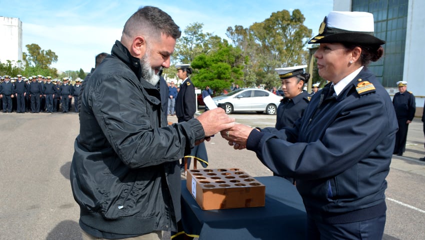 Entregaron medallas a civiles del Arsenal Naval Puerto Belgrano