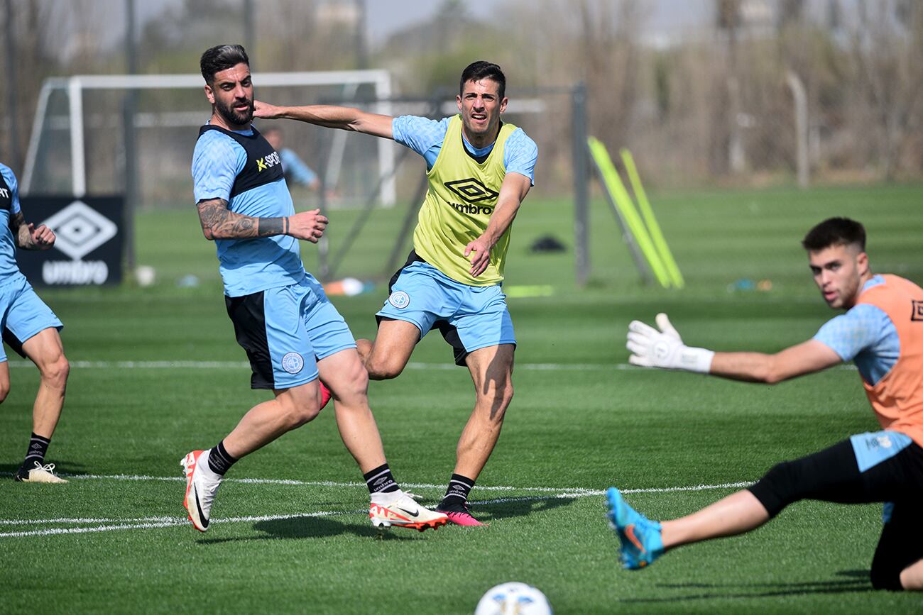 Liga Profesional. Entrenamiento del plantel de Belgrano en el predio de Villa Esquiú antes de Independiente. (Pedro Castillo / La Voz)