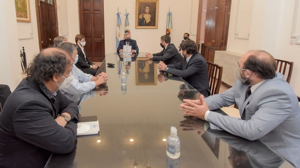 El gobernador Morales se reunió con ejecutivos del Grupo Glencore, tras lo cual instruyó a sus funcionarios para que busquen empresas interesadas en explorar en la zona de la mina El Aguilar.