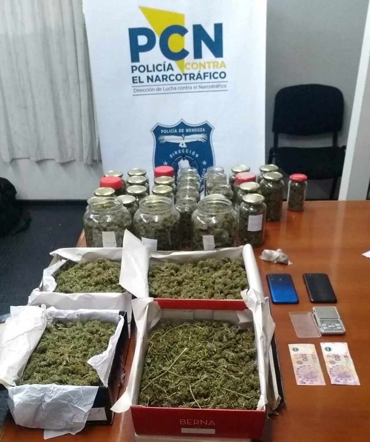 Dos narcos detenidos en Godoy Cruz con más de ocho kilos de marihuana