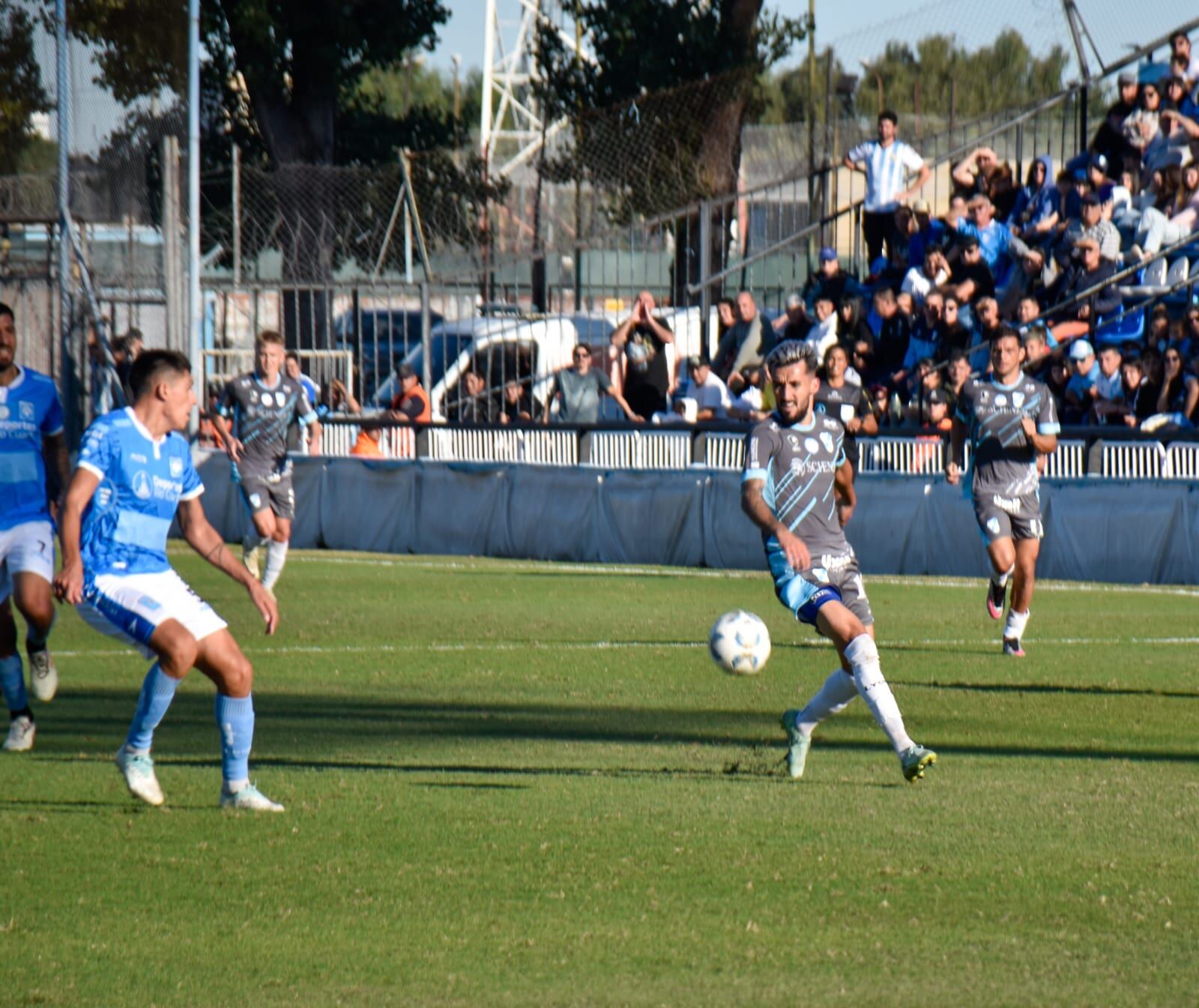 Estudiantes de Río Cuarto visitó a Temperley por la Primera Nacional. (Prensa Temperley)