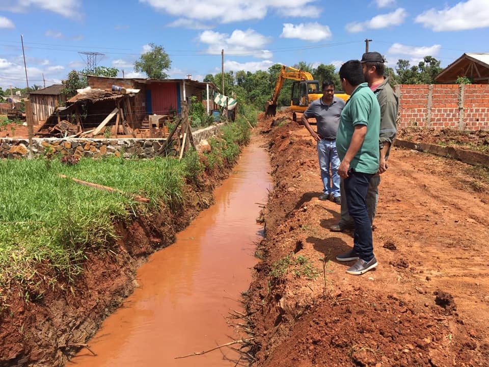 Continúan las obras de mejoramiento de los desagües en Puerto Iguazú.