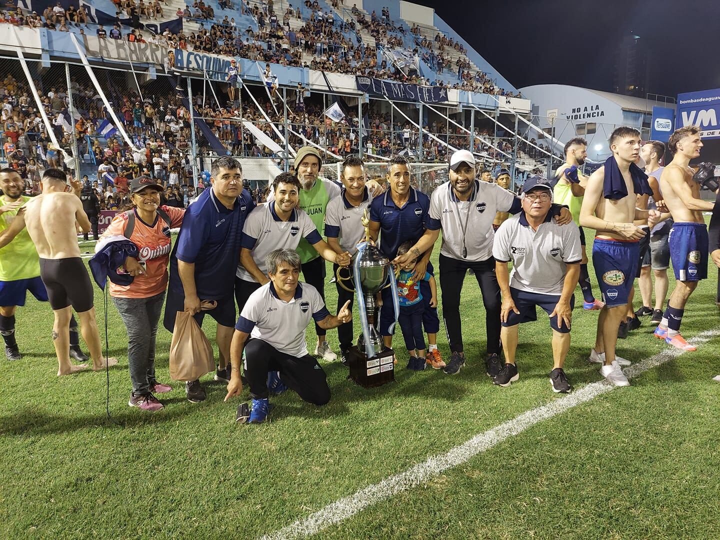 Los "Cerveceros" pusieron su nombre en la copa "Lito Maina"