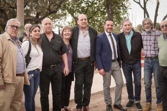 Tamayo y peronistas celebrando el Día de la Lealtad.