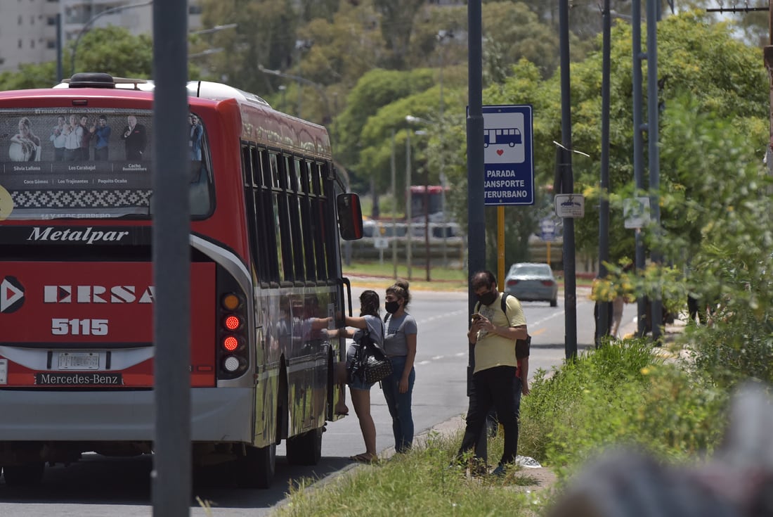 El joven se colgó de la unidad de Ersa en Córdoba.