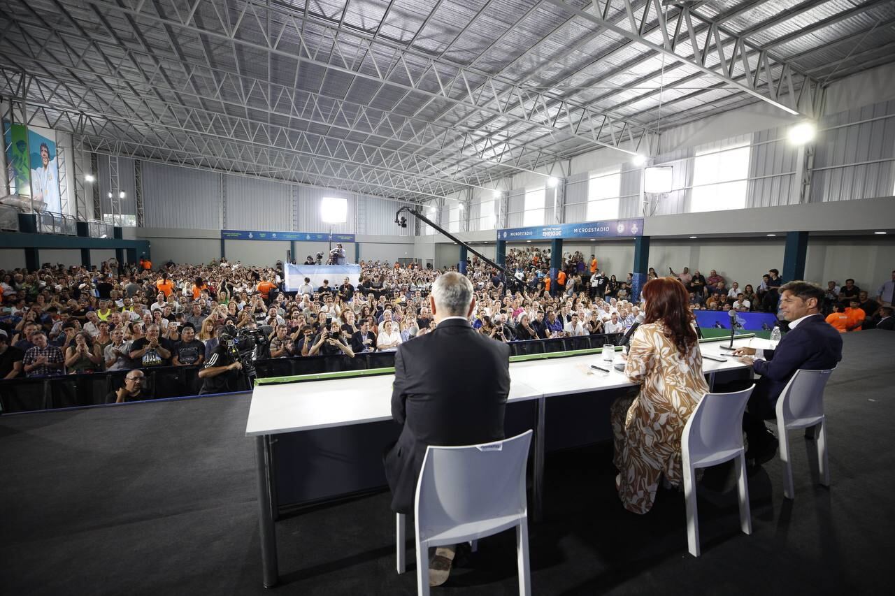 Ferraresi, Cristina Kirchner y Axel Kicillof en el acto.