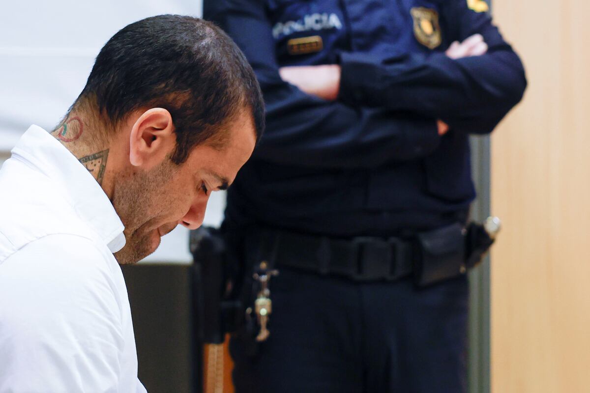 Dani Alves fue condenado a cuatro años y medio de prisión por violación