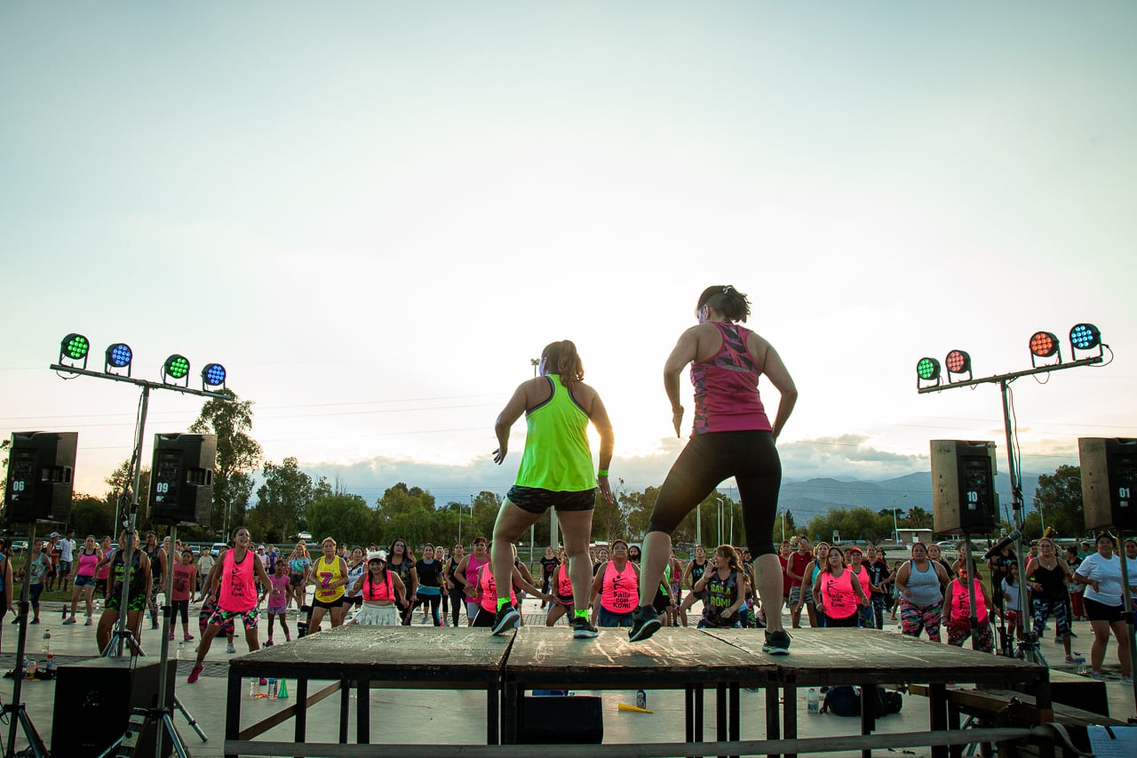 Las Heras se movió con el Zumbatón solidario a beneficio del merendero Sueños de Montaña, ubicado en Polvaredas en plena Cordillera de los Andes