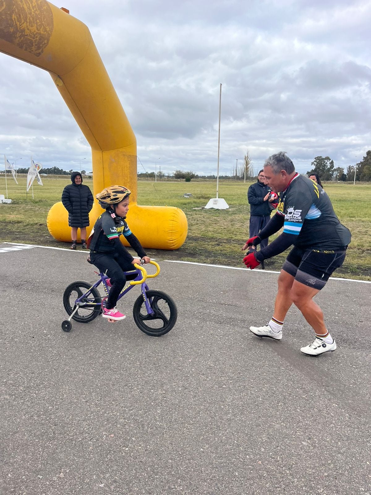 Se llevó a cabo el festival de Ciclismo en la pista municipal