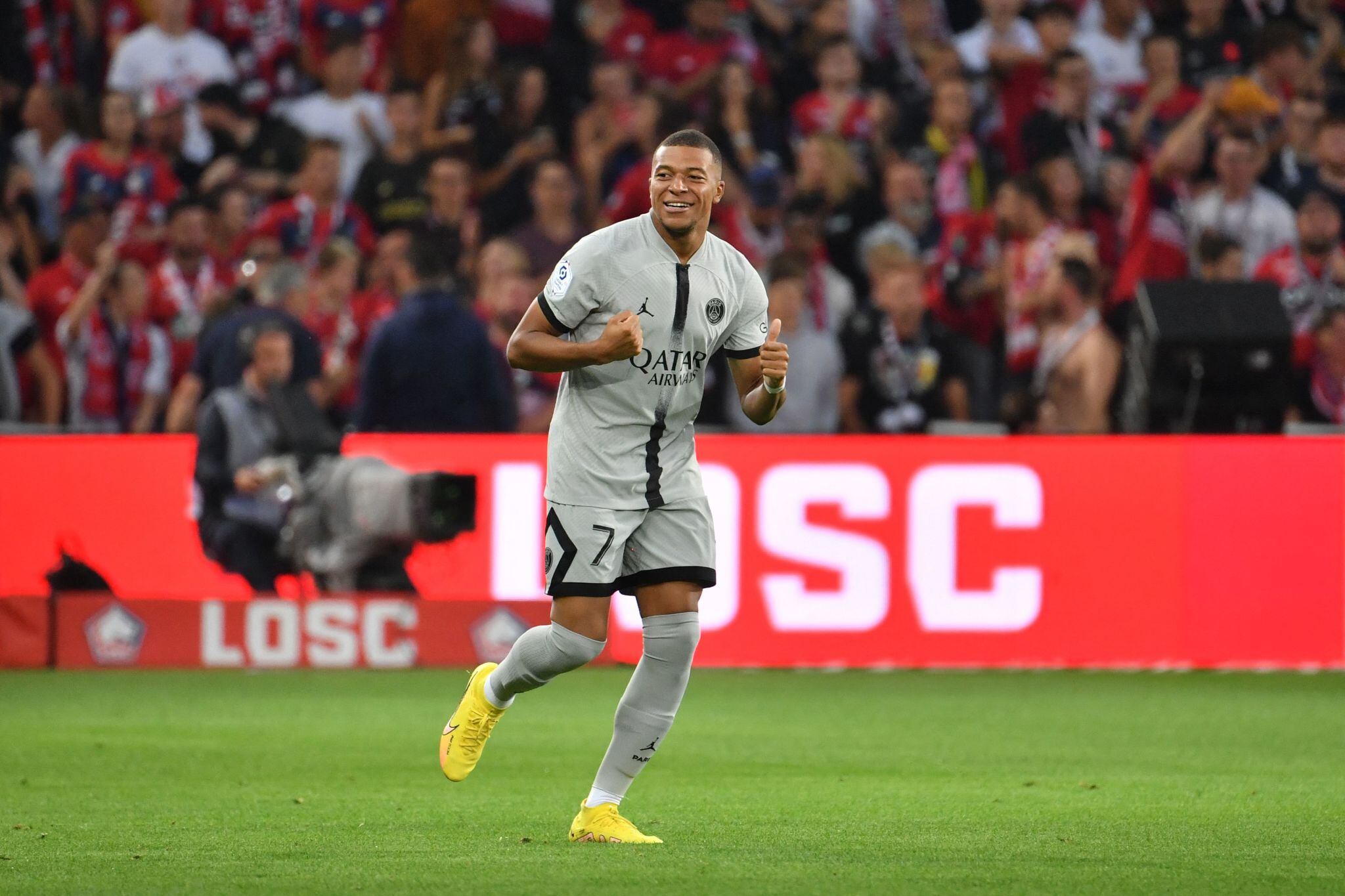 Mbappé recibió la asistencia de Messi y convirtió el gol a los 9 segundos para el triunfo del Paris Saint Germain. (AP)