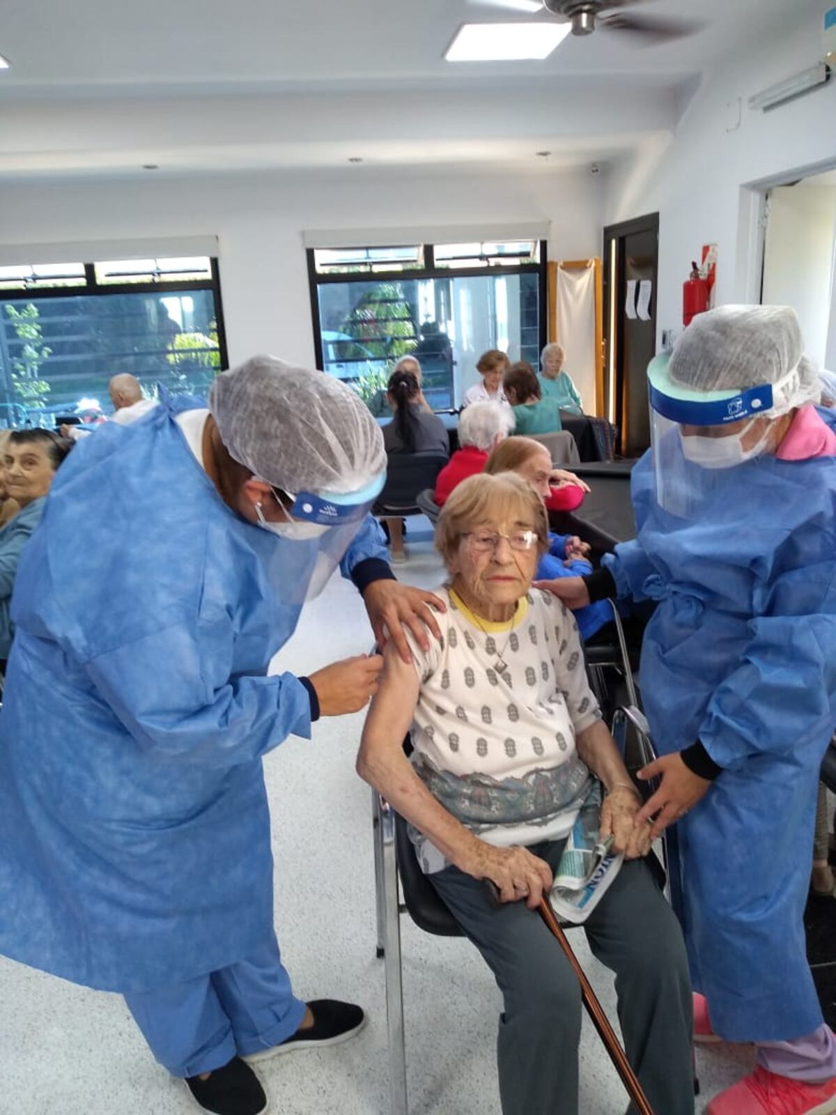 Una mujer de 100 años, una de las 240 vacunas antigripales ya aplicadas