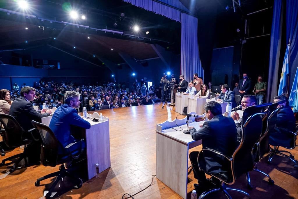 La Sala "Niní Marshall" estuvo colmada de vecinos que se acercaron a participar de la inauguración.