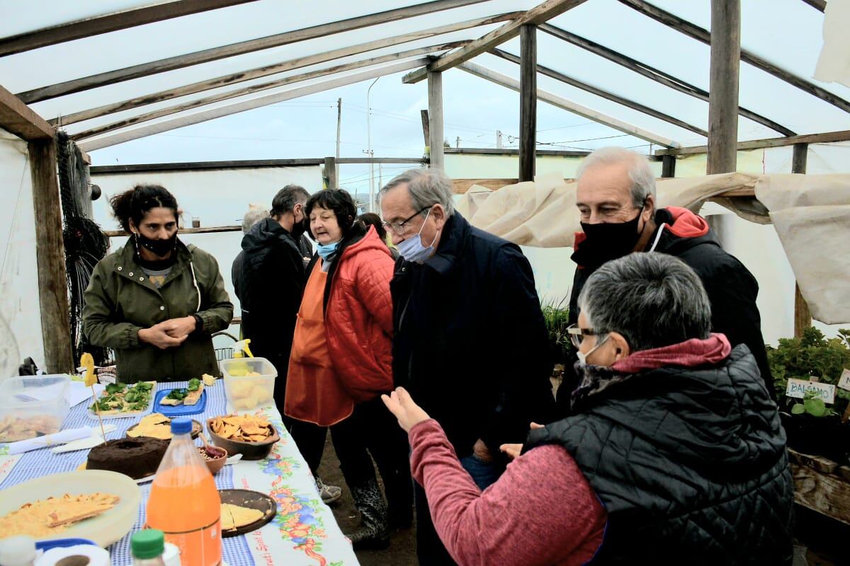 El intendente Miguel Lunghi recorrió la iniciativa comunitaria en el barrio La Movediza