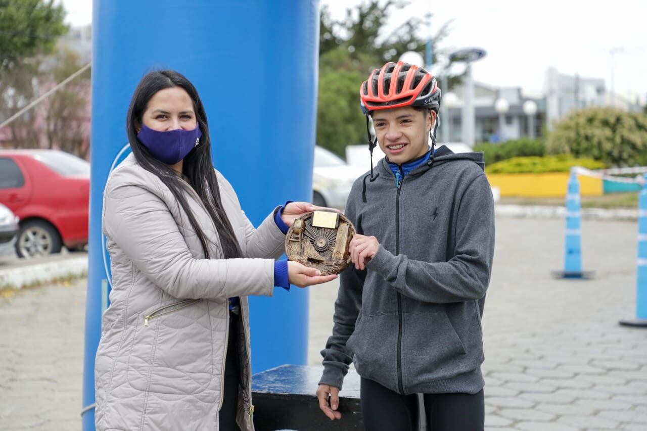 Fue el playón Municipal, la rodada ciclística “Vuelta al Casco Viejo”, con más de 300 participantes inscriptos en varias categorías desde niños a personas mayores.