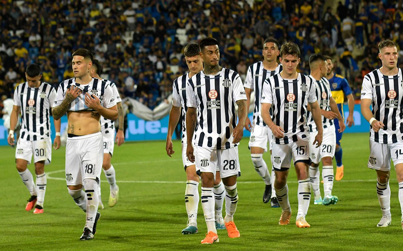 El Club Atlético Boca Juniors pasó a semifinales de la Copa Argentina por penales
El xeneize empató con Talleres de Córdoba 1 a 1, pero le ganó a los cordobeses por penales y enfrentará a Estudiantes de La Plata.

Foto. Orlando Pelichotti