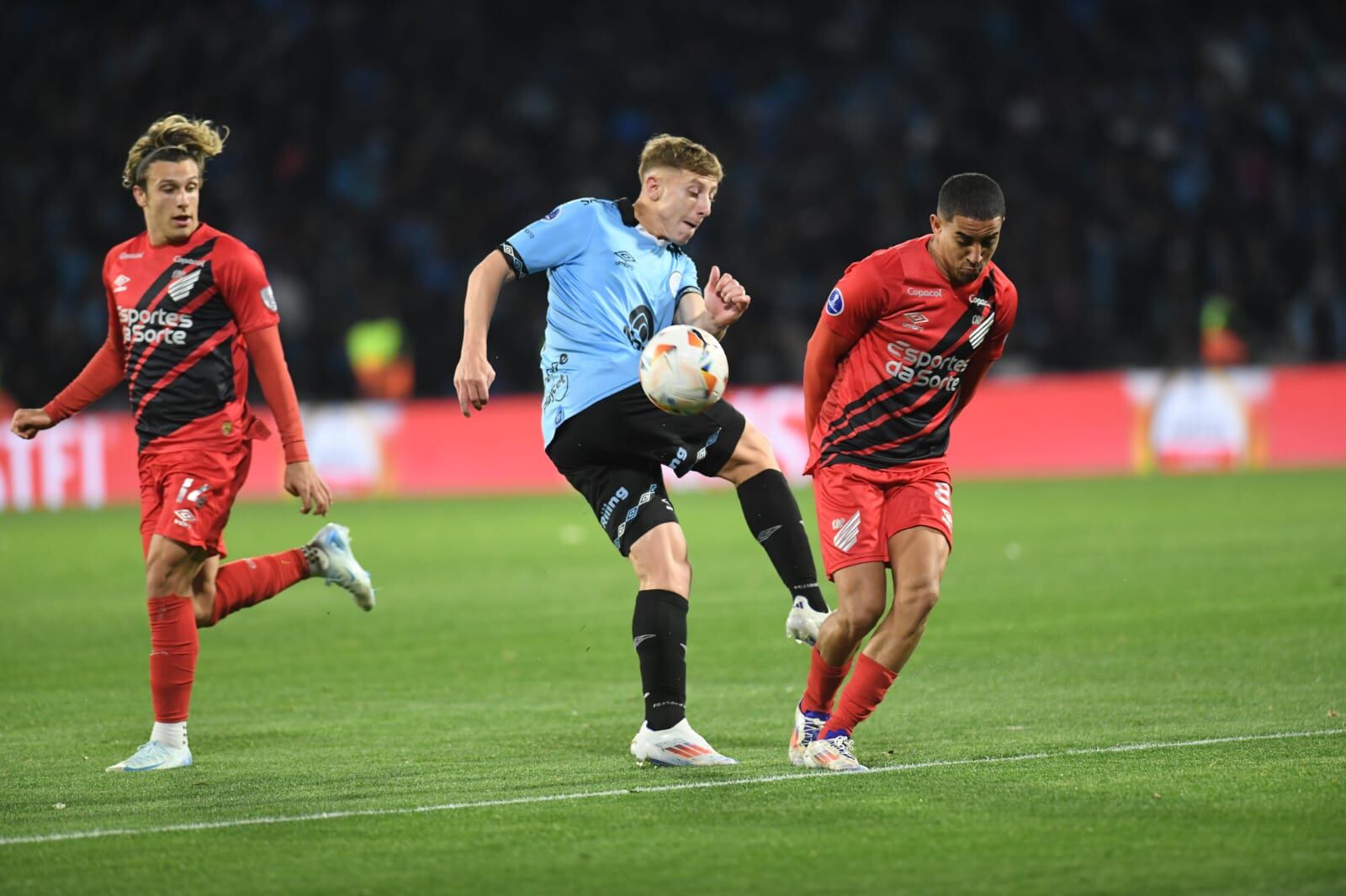 Belgrano enfrentó a Paranaense por los octavos de final de la Copa Sudamericana. (Facundo Luque / La Voz)