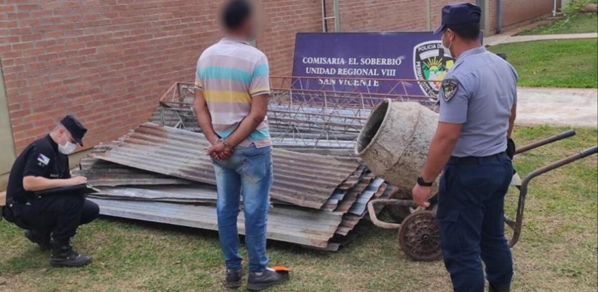 Detienen a un hombre acusado de robar materiales de construcción de un predio que cuidaba en El Soberbio