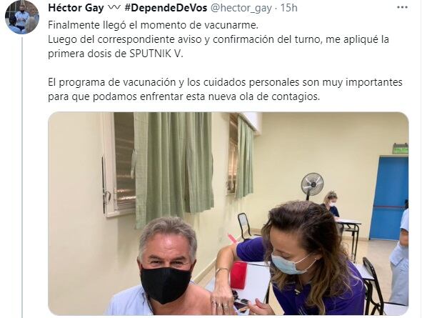 Héctor Gay se vacunó contra el Coronavirus y lo publicó en Twitter