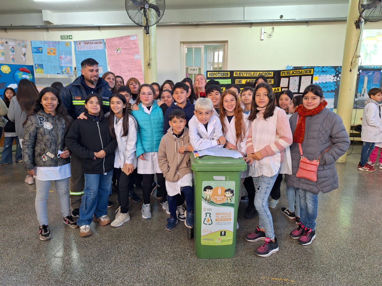 Más de 4800 estudiantes se capacitaron sobre el reciclaje de aceite usado en Argentina.