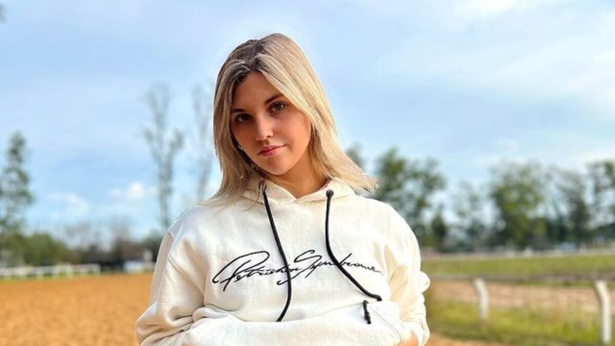 La nueva novia de Emanuel Noir, cantante de Ke Personajes, posó desde la cama y en lencería roja