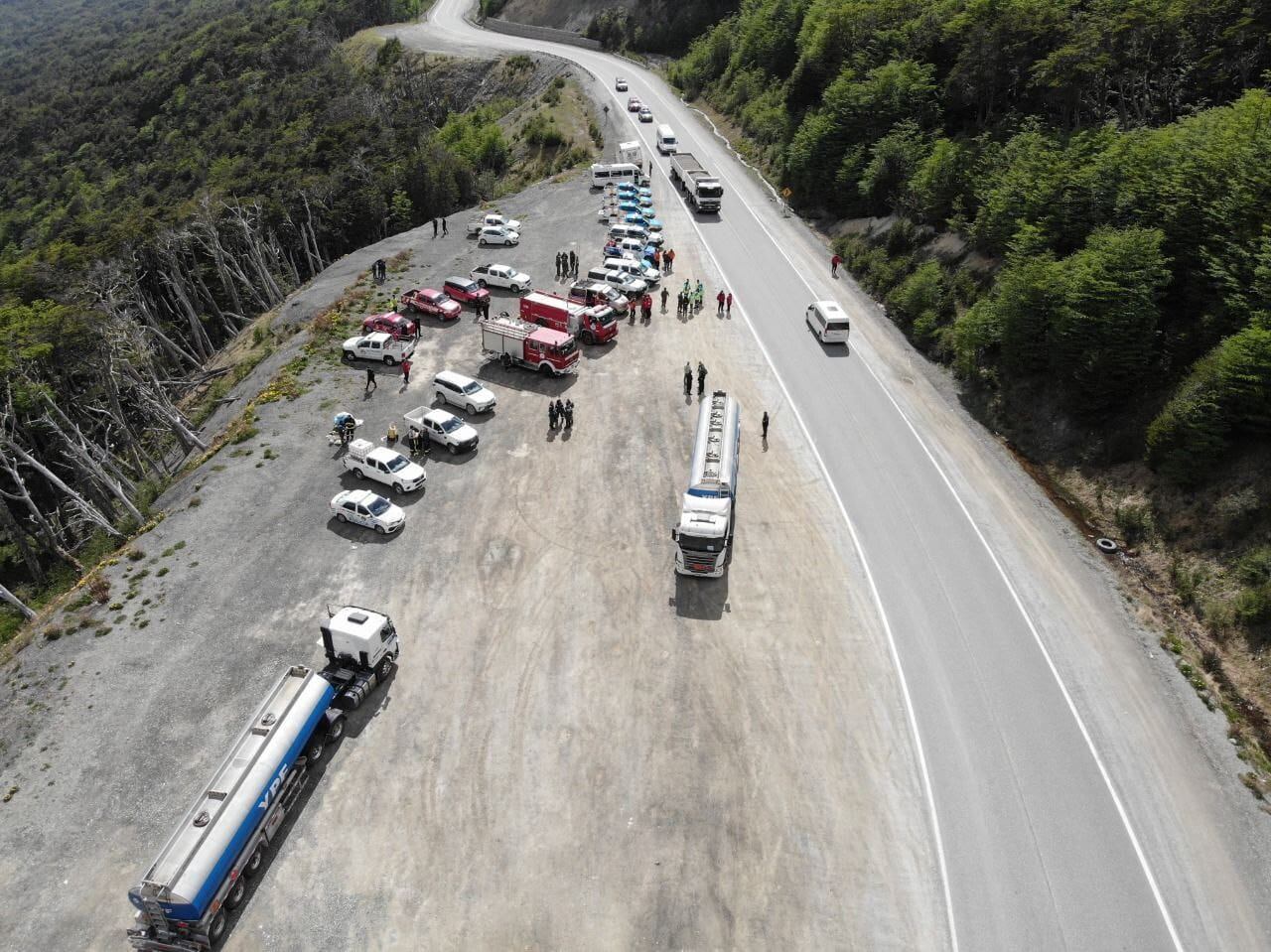 En la simulación se exhibió un escenario de accidente de camión y trasvase de combustible.