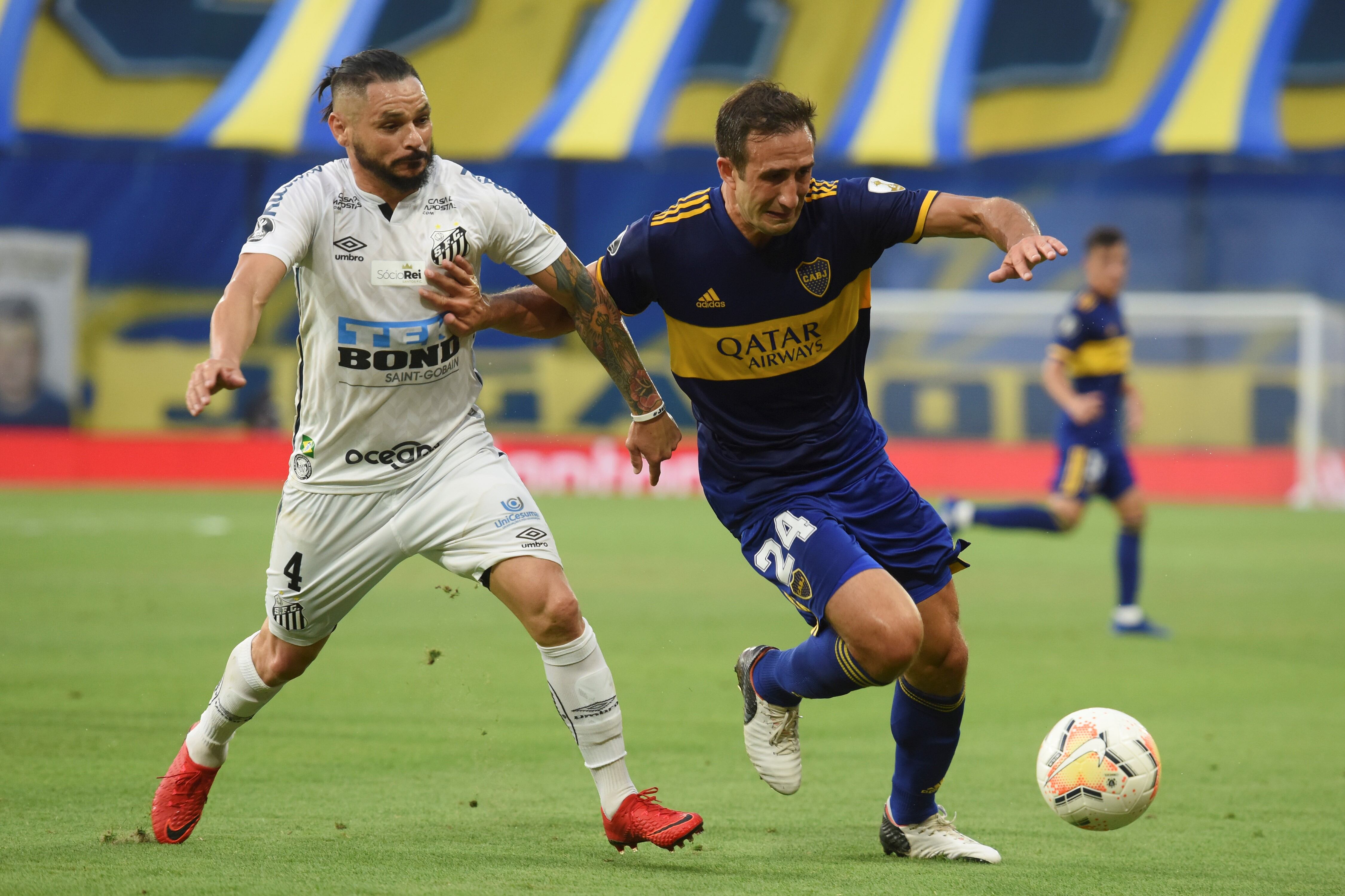 Carlos Izquierdoz en el partido de Boca frente a Santos por Copa Libertadores (Foto: Marcelo Endelli / POOL / AFP)