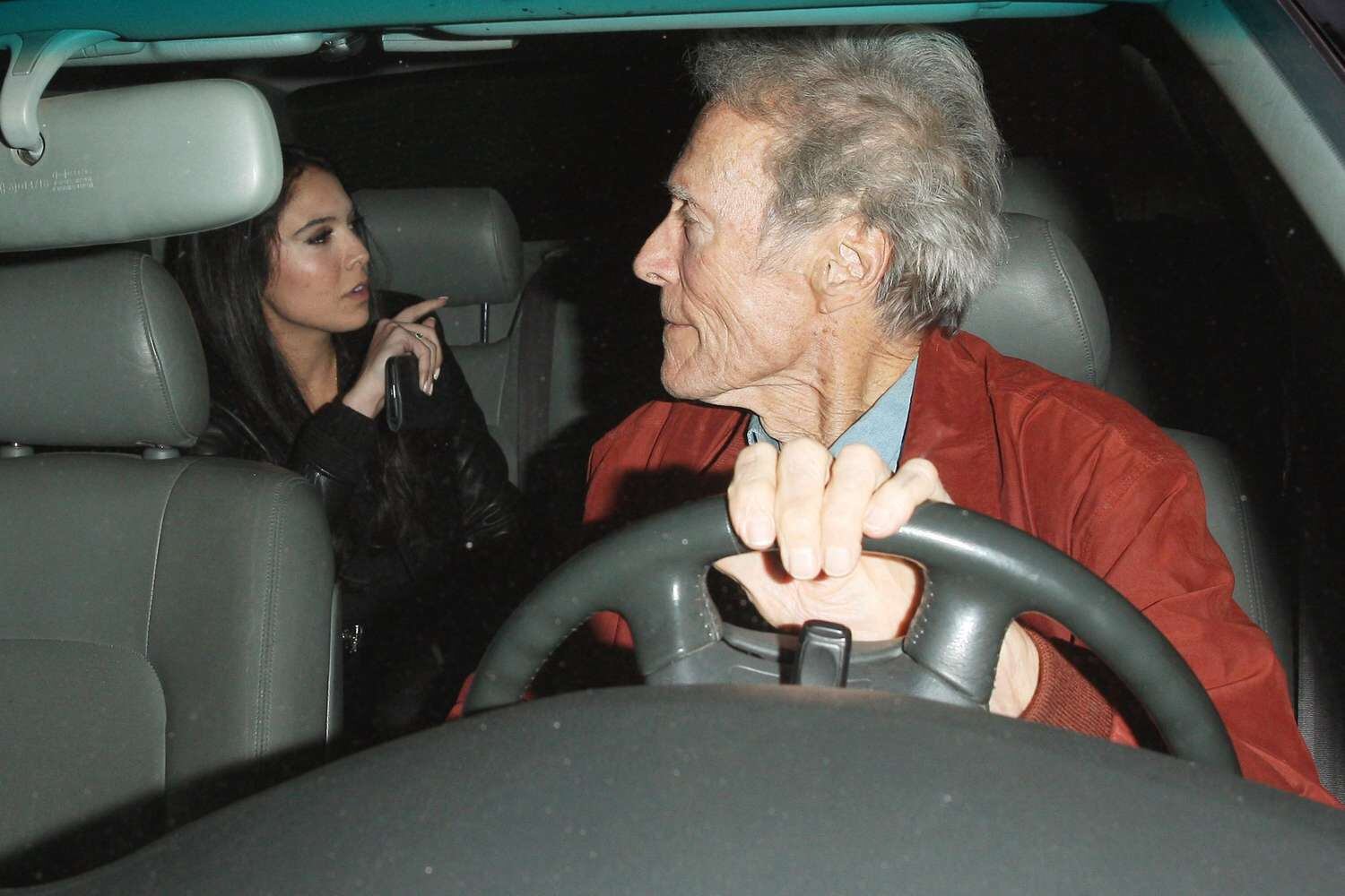 Noor Alfallah junto a Clint Eastwood.