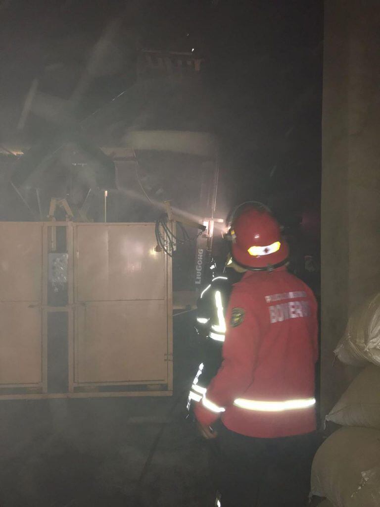 Sofocan incendio en secadero en Oberá.