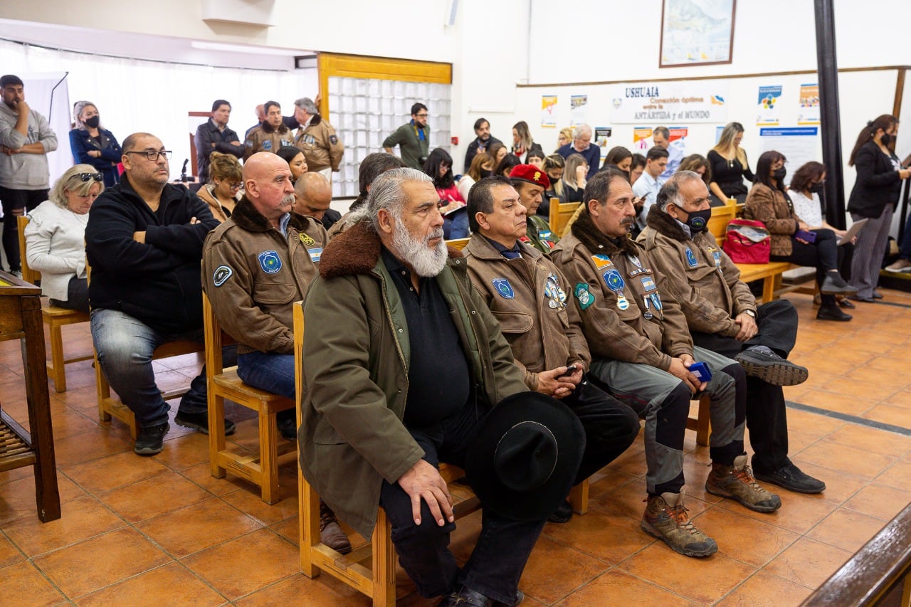 Veteranos de la Guerra de Malvinas, acompañaron la sesión de la Comisión 7 en la Legislatura Fueguina.