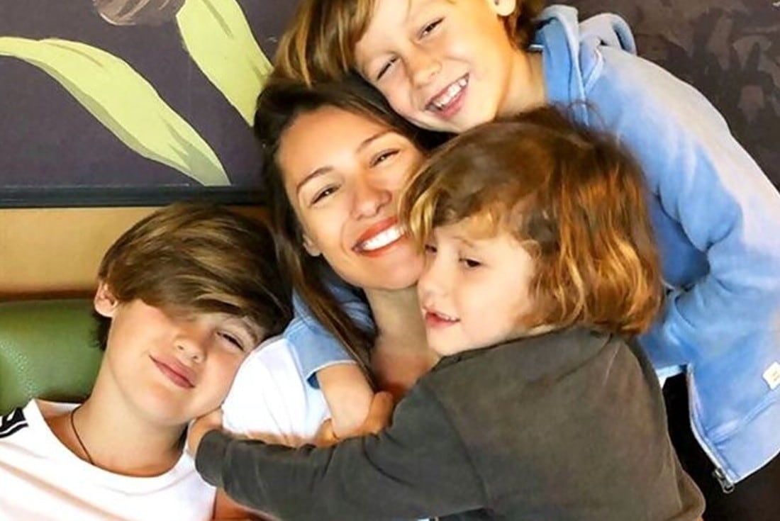 Pampita y sus hijos. Foto web.