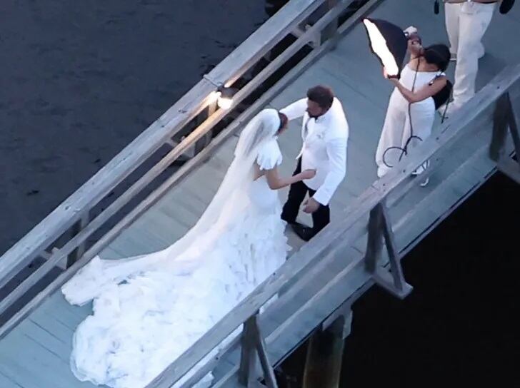 Llegaron a la boda en lancha