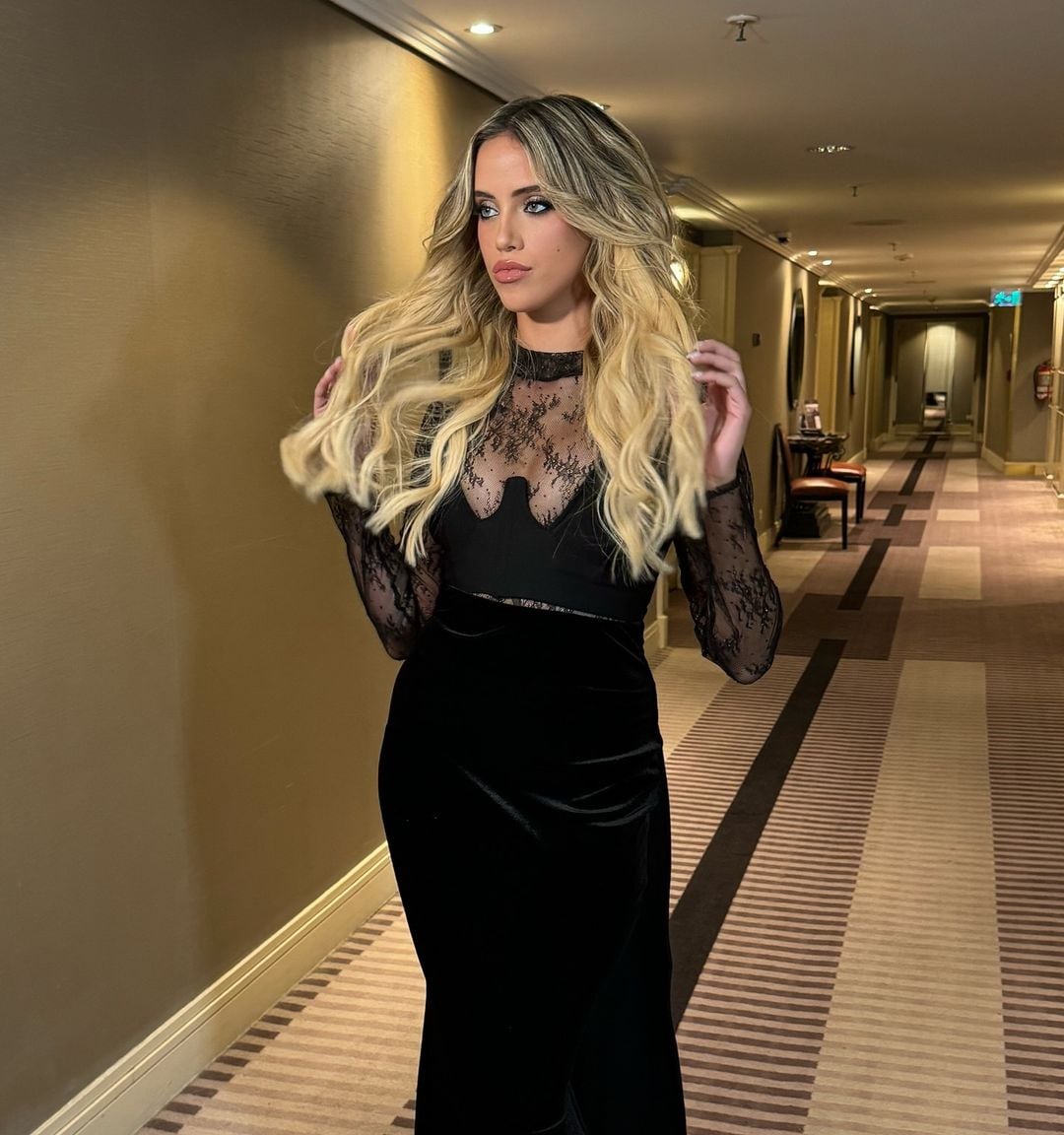 Elegancia y sensualidad: Denisse de Gran Hermano lució un vestido total black con transparencias