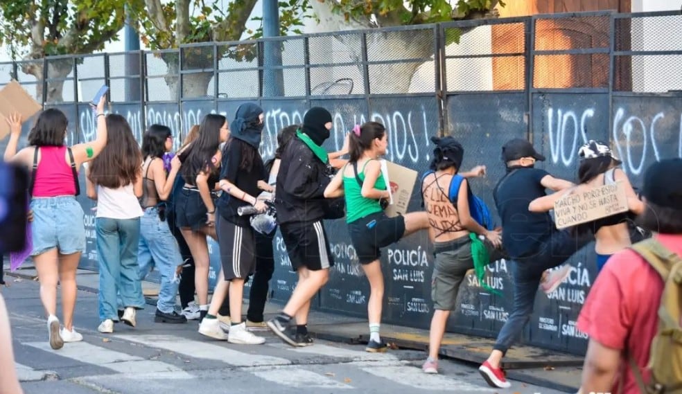 Disturbios en el 8M en la ciudad de San Luis.