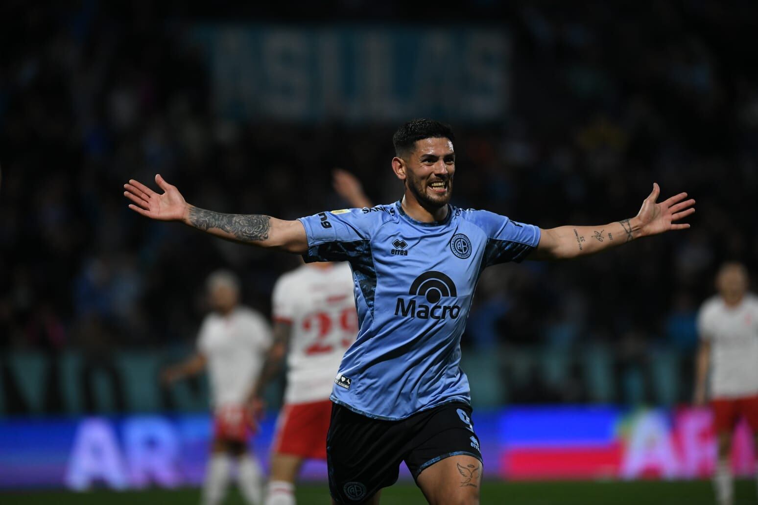 Foto de Facundo Luque desde el estadio de Belgrano, donde el equipo se impuso 2-1 a Estudiantes por la Copa de la Liga Profesional.