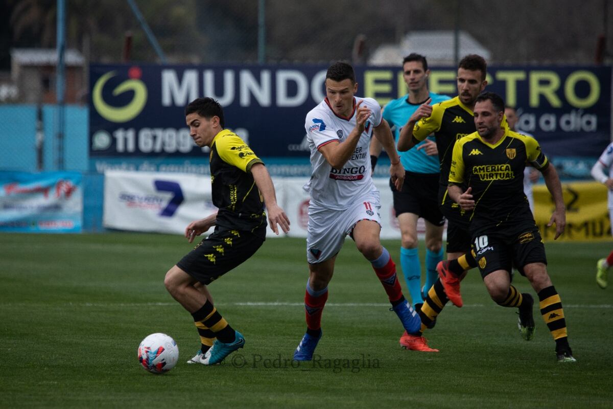 Santamarina de Tandil perdió 2 a 0 en su visita a Brown de Adrogué