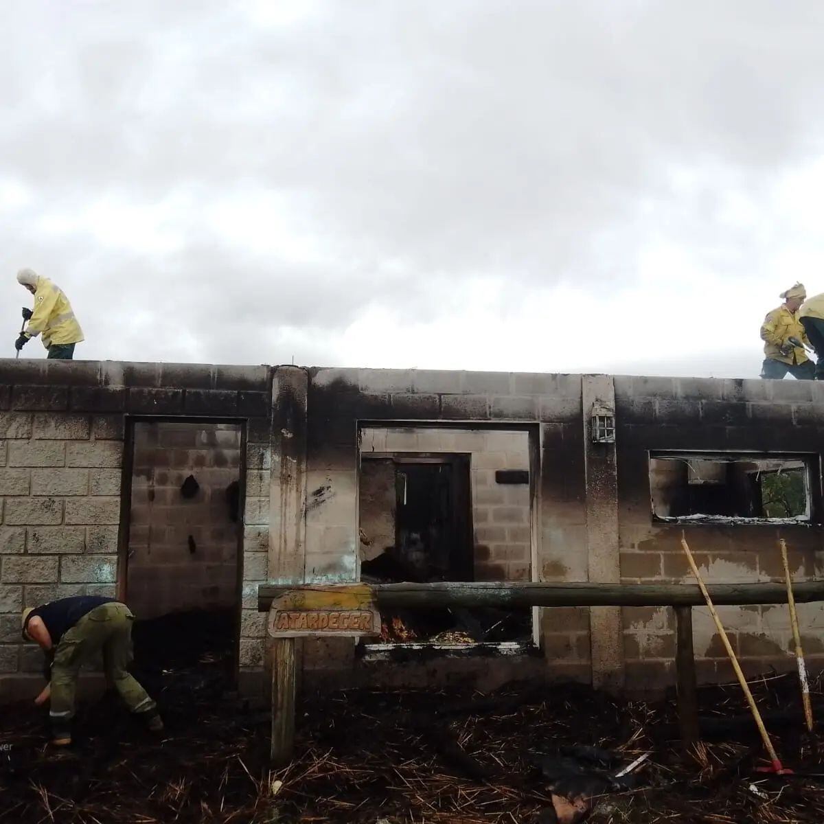 Un rayo incendió completamente una cabaña en Villa Larca, localidad del noreste de San Luis