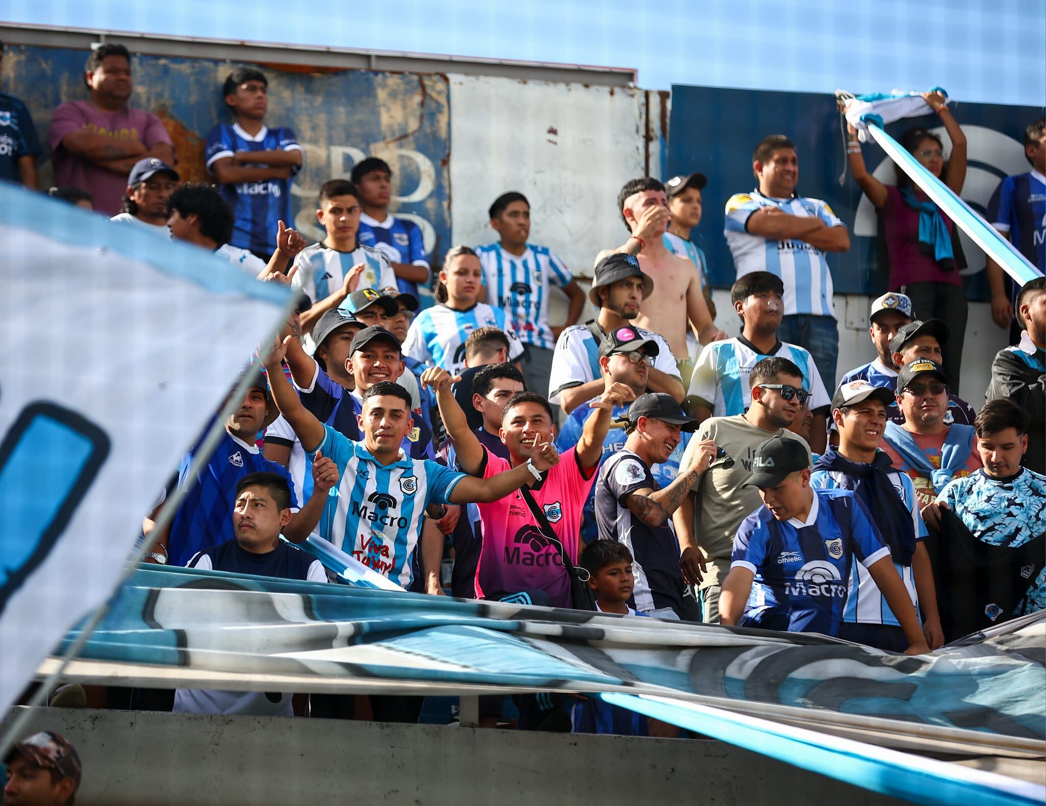 La hinchada de Gimnasia y Esgrima de Jujuy acompañará al equipo este domingo desde las 16:00 en el estadio "23 de Agosto".