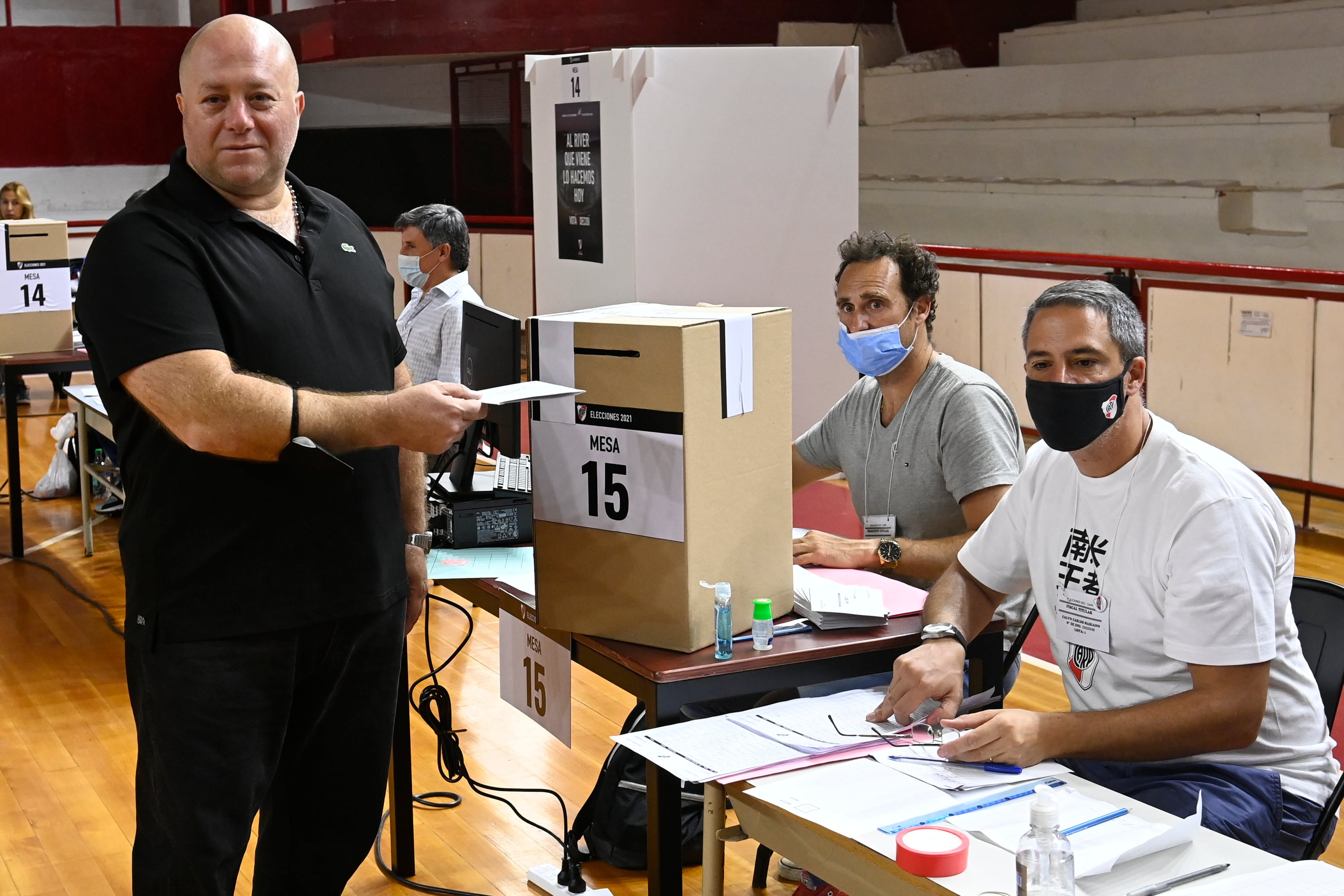 Antonio Caselli, líder de Frente Primero River, firmó su voto.