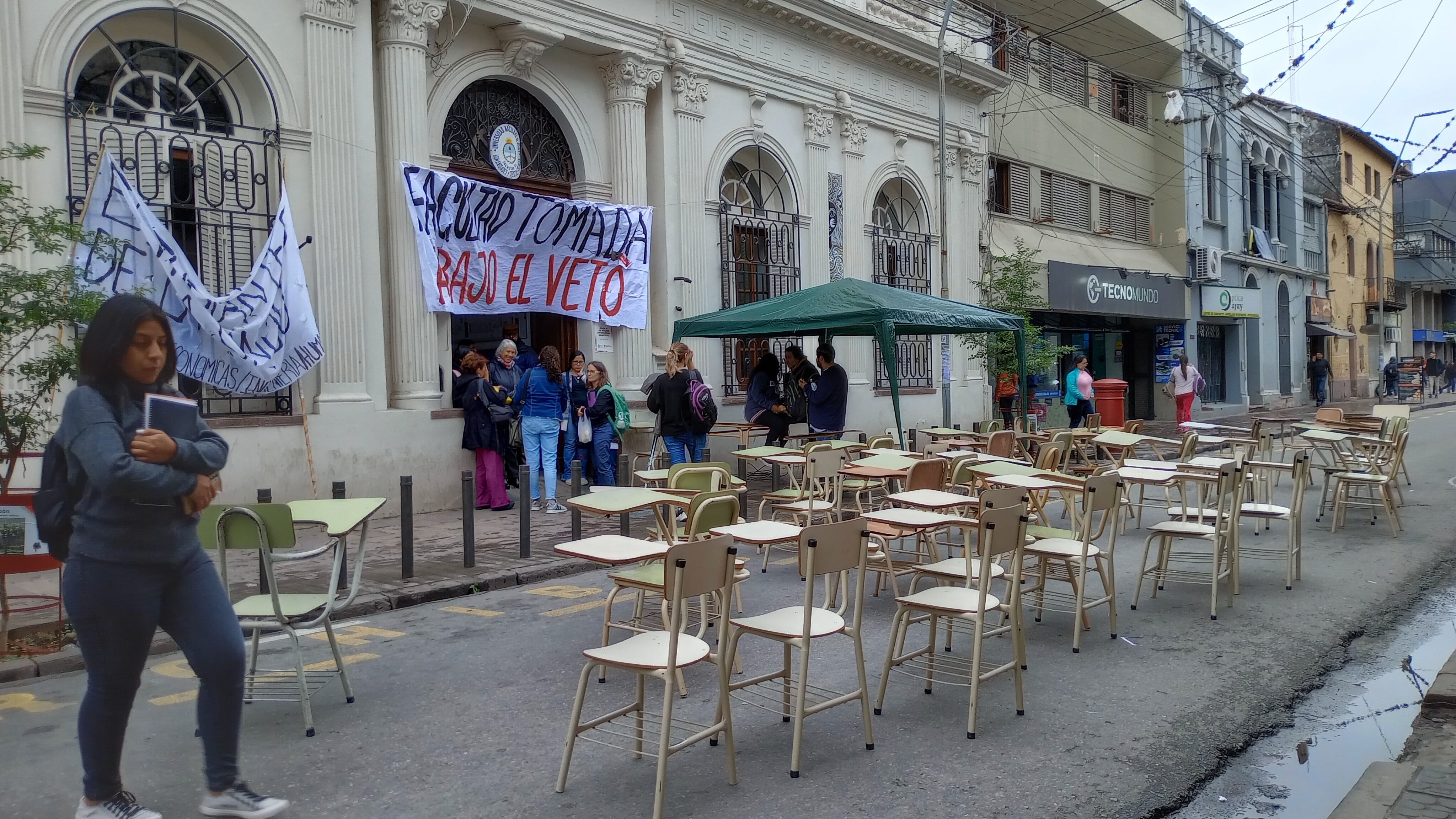 En rechazo al veto presidencial, estudiantes tomaron la Facultad de Humanidades de la UNJu. La protesta continuará este jueves, en simultáneo con el paro de ADIUNJu.