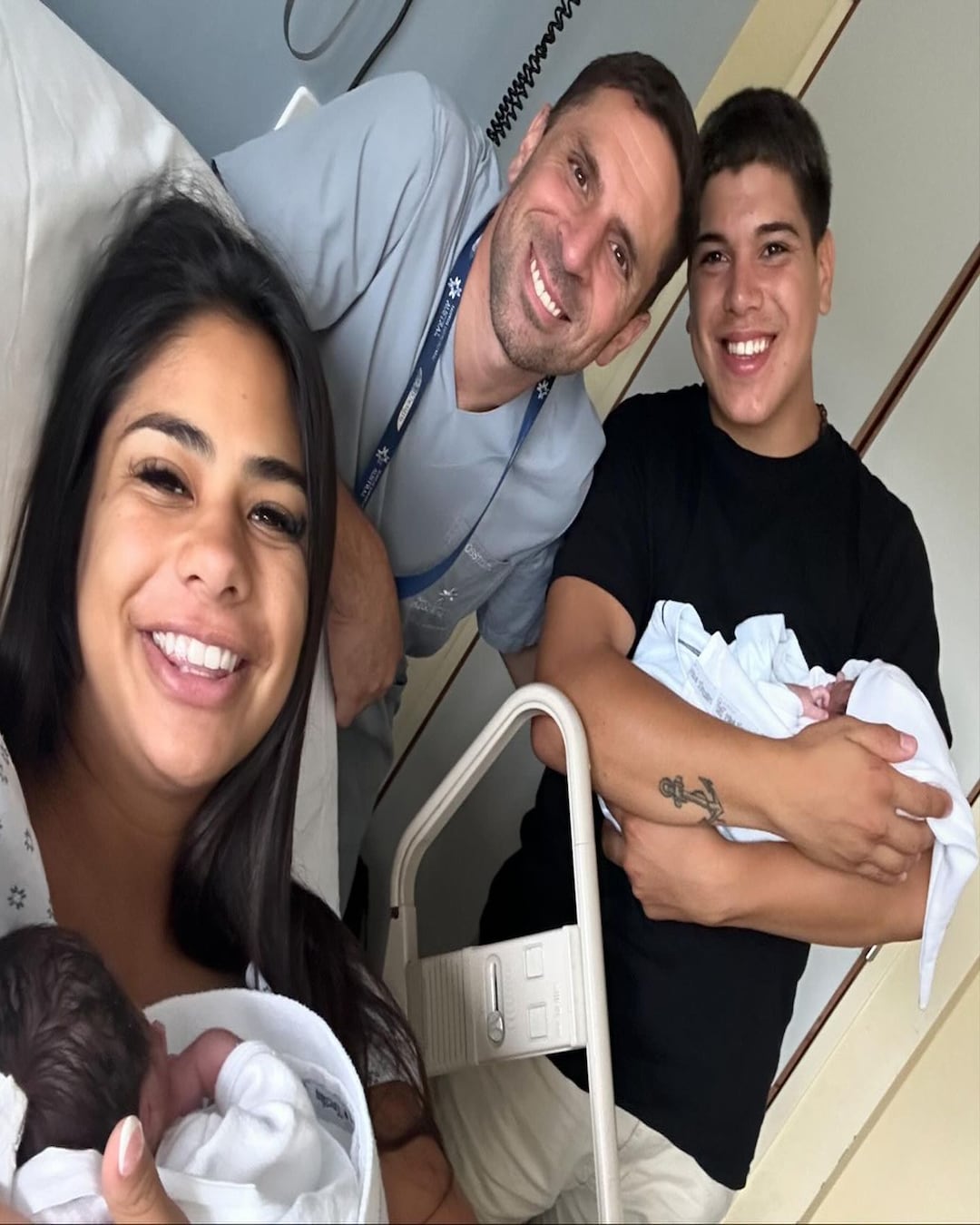 Daniela Celis y Thiago Medina mostraron a sus gemelas en Instagram