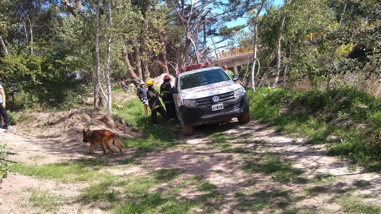 Buscan a un hombre que ingresó a nadar al arroyo de Claromecó y desapareció