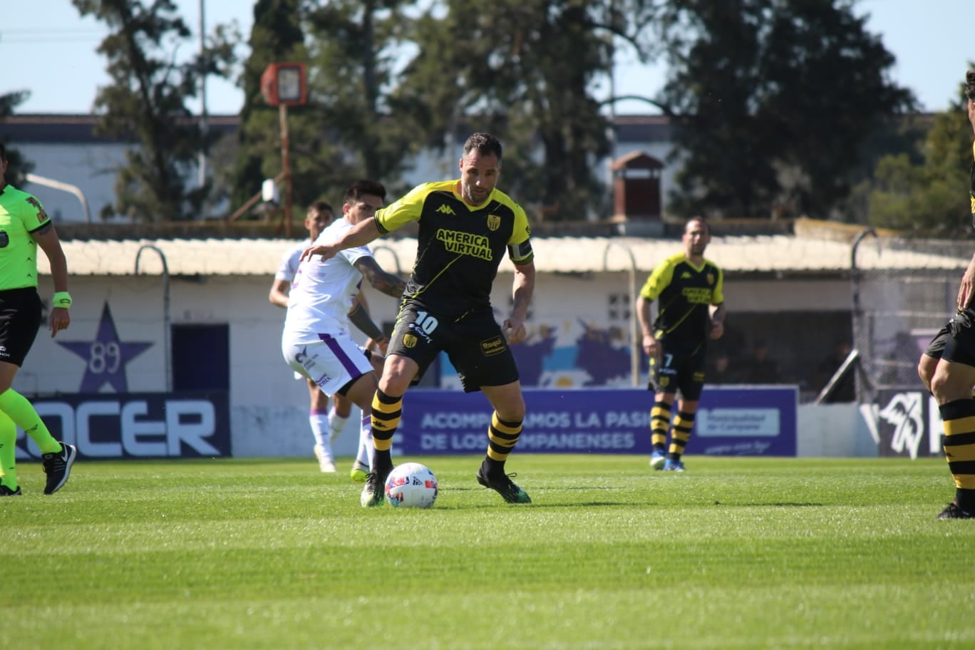 Santamarina de Tandil perdió contra Villa Dálmine y quedó a un punto de la tabla.