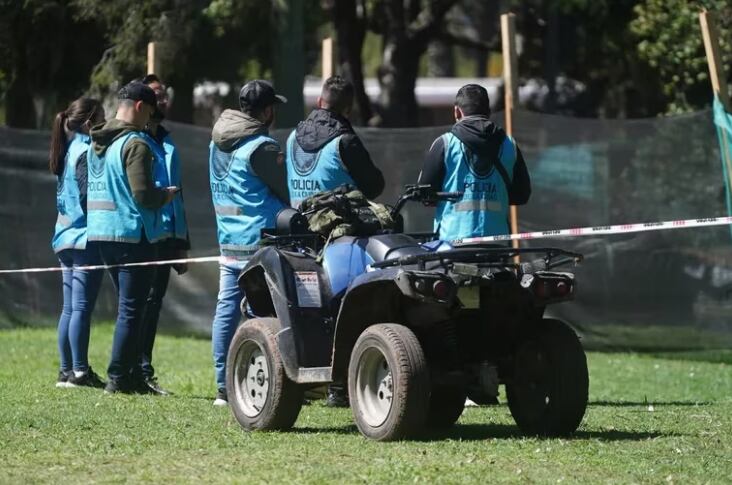 La Policía cercando la zona del hallazgo.