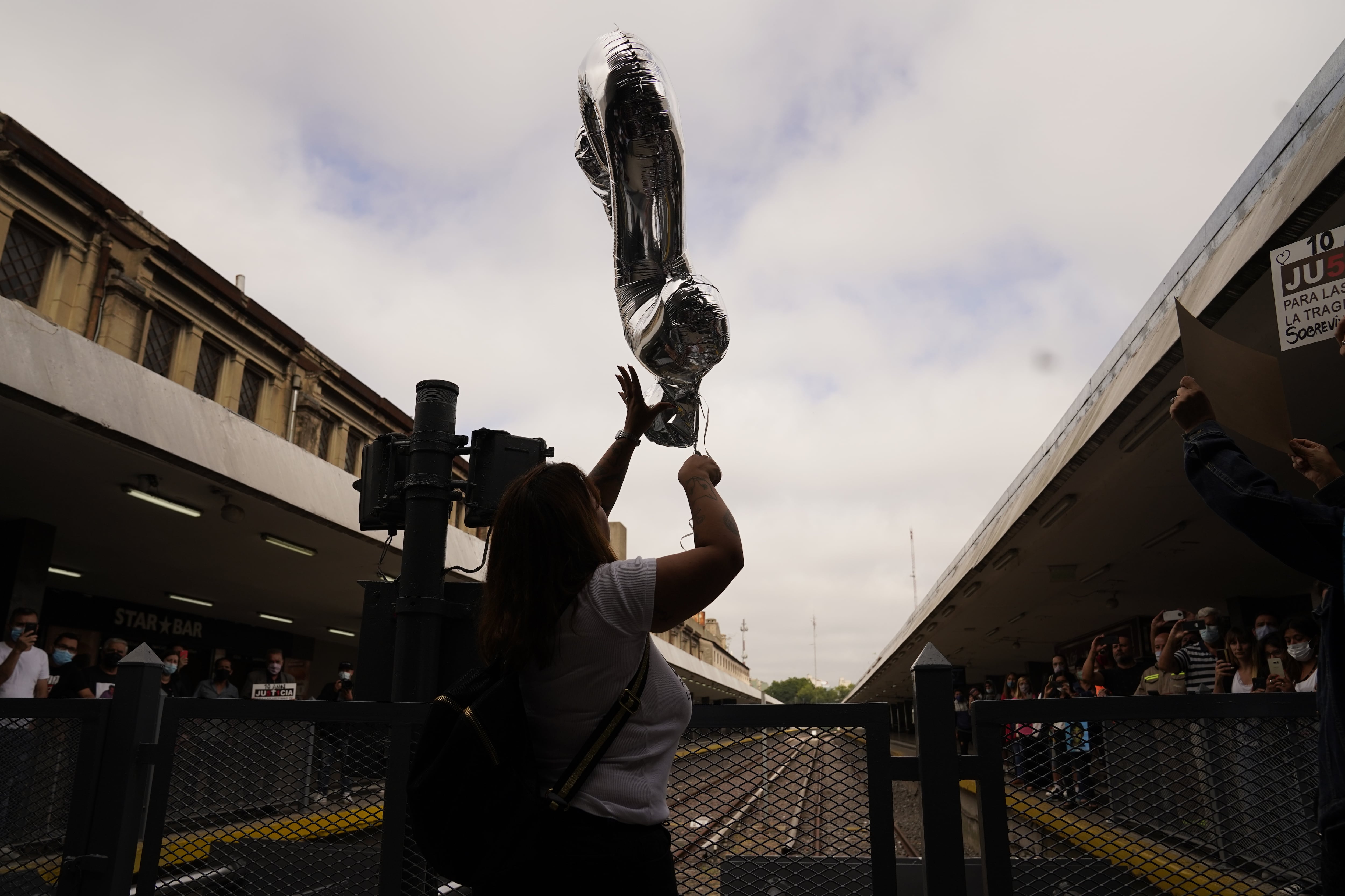 Acto en homenaje a las víctimas de la tragedia de Once. Foto: Clarín