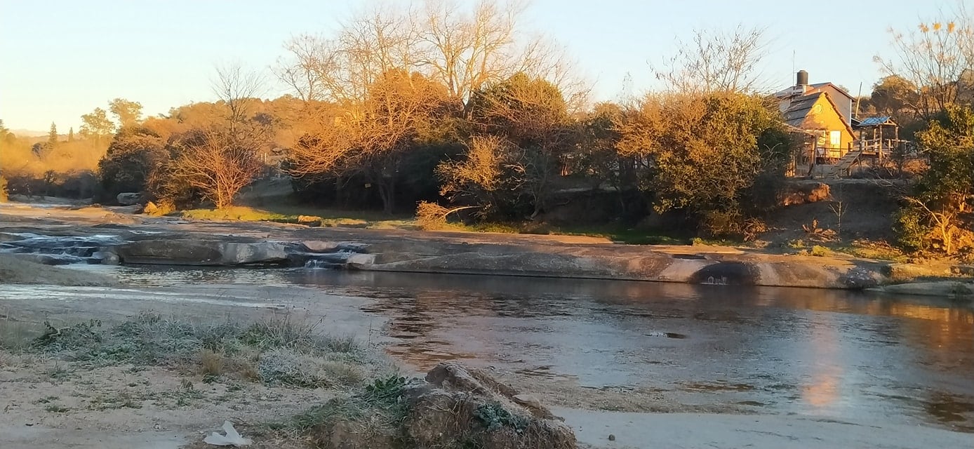 Río de Tanti amaneció ¡congelado!