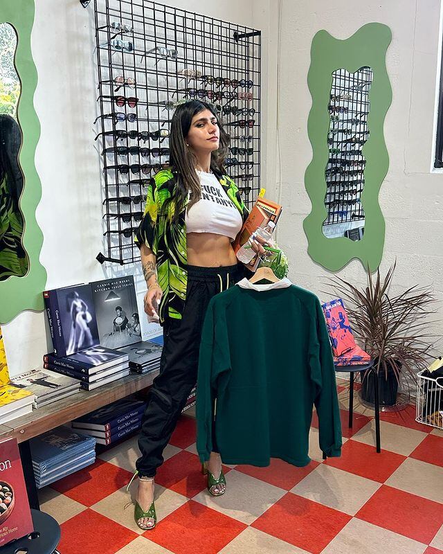 Mia Khalifa mostró su nuevo estilo donde mezcla y aparece la tendencia del Gorpcore.