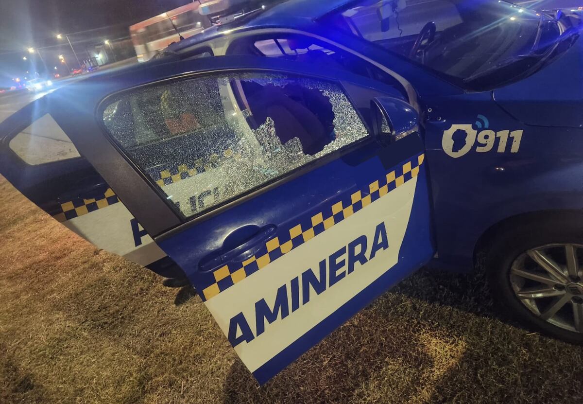 Atacaron a piedrazos un móvil de la Caminera en Córdoba: dos policías fueron heridos