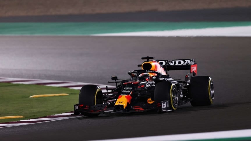 Verstappen, puntero del torneo, con múltiples chances de ser campeón este domingo. Hamilton tratará de impedirlo.